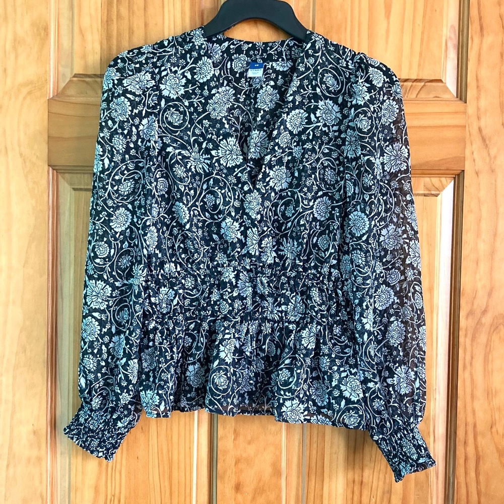 Women’s size XS Old Navy new without tags lightweight blouse with elastic waist